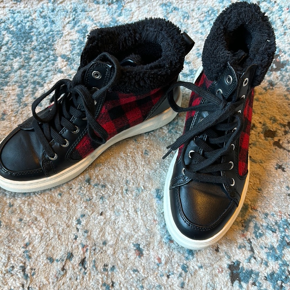 New Marc Fisher Fellow Buffalo Plaid Sneaker Size